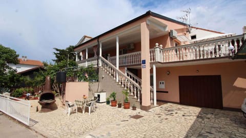 Property building, Summer, BBQ facilities, Garden