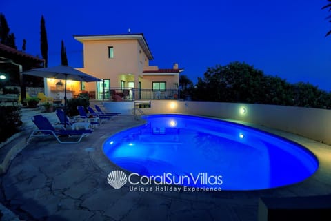 Large Pool Garden, Billiard, Peaceful Area, Near to the Sea, Coral Bay Paphos Villa in Peyia