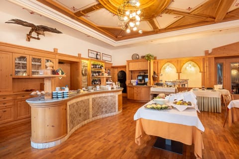 Coffee/tea facilities, Kitchen or kitchenette, Food and drinks, Food, Buffet breakfast, Drinks, minibar