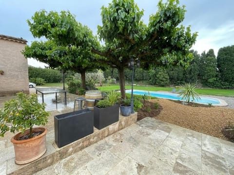 Villa au calme avec piscine chauffée Villa in Provence-Alpes-Côte d'Azur