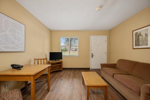 Living room, Dining area