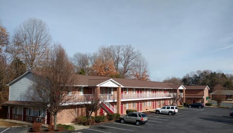 Affordable Suites Charlottesville Hotel in Charlottesville