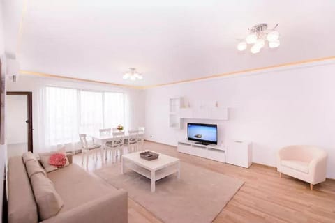 Communal lounge/ TV room, Day, Living room, Dining area