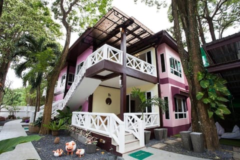 Property building, Day