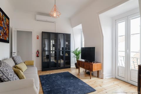 TV and multimedia, Living room, Seating area, Family