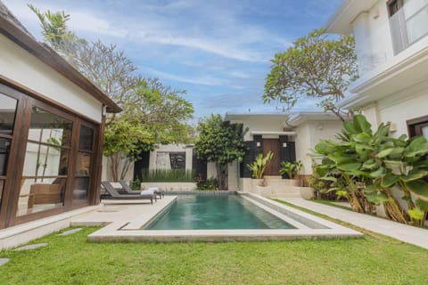 Property building, Garden, Garden view, Pool view, Swimming pool