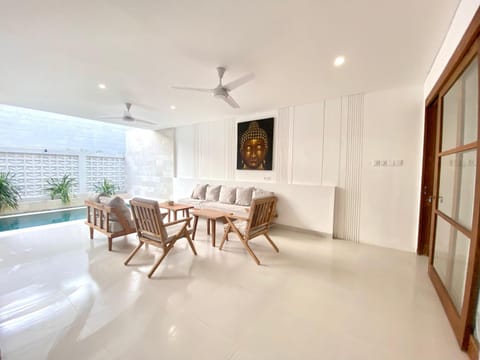 Library, Living room