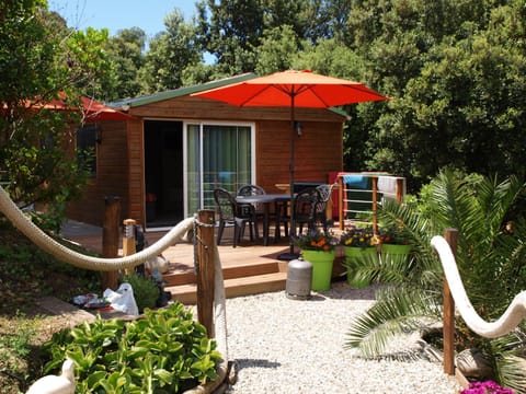 Property building, Facade/entrance, BBQ facilities, Garden, Balcony/Terrace, Garden view