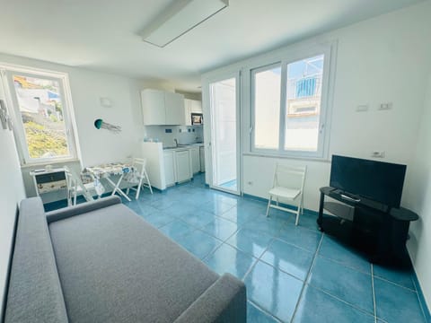 TV and multimedia, Kitchen or kitchenette, Living room, Dining area