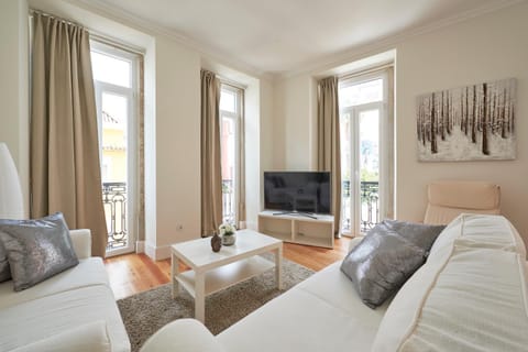 Communal lounge/ TV room, TV and multimedia, Balcony/Terrace, Living room, Seating area, City view, internet