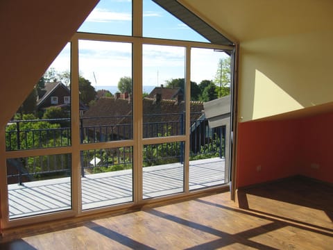Balcony/Terrace, City view, Lake view