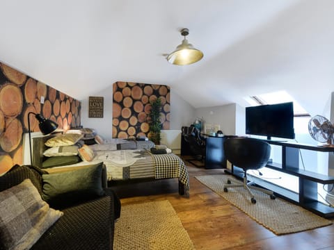 TV and multimedia, Food and drinks