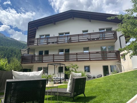 Property building, Patio, Day, Natural landscape, Garden, View (from property/room), Balcony/Terrace, Garden view, Mountain view, sunbed
