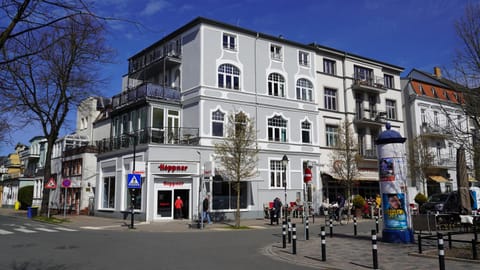 Property building, Neighbourhood, Location