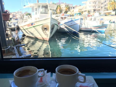 Coffee/tea facilities, Drinks, Alcoholic drinks