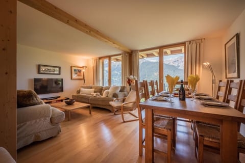 Living room, Dining area