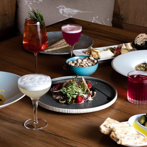 Restaurant/places to eat, Food and drinks, Food, Dinner, Drinks