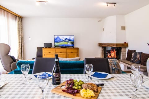 TV and multimedia, Living room, Dining area, flat iron