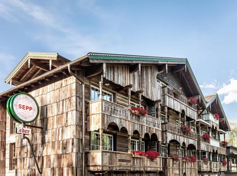 Property building, Facade/entrance