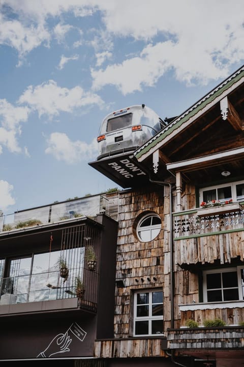 Property building, Facade/entrance