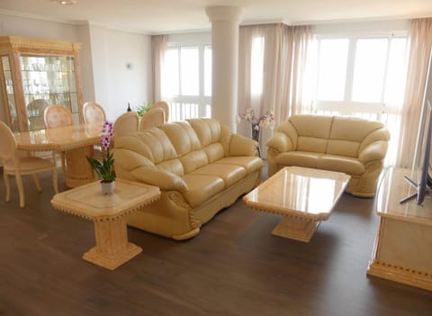 Staff, People, TV and multimedia, Dining area, Guests, Sea view, children, young children, older children, group of guests, Family