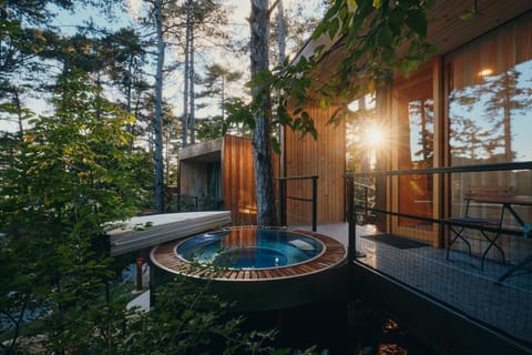 Hot Tub, Balcony/Terrace, Garden view