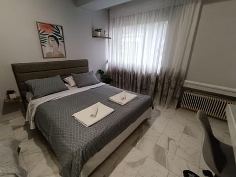 Bed, Living room, internet