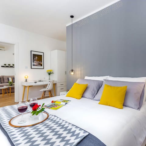 Bed, Seating area, Bedroom