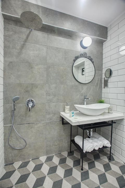 Spacious flat close to the American Embassy, free parking place Apartment in Sofia