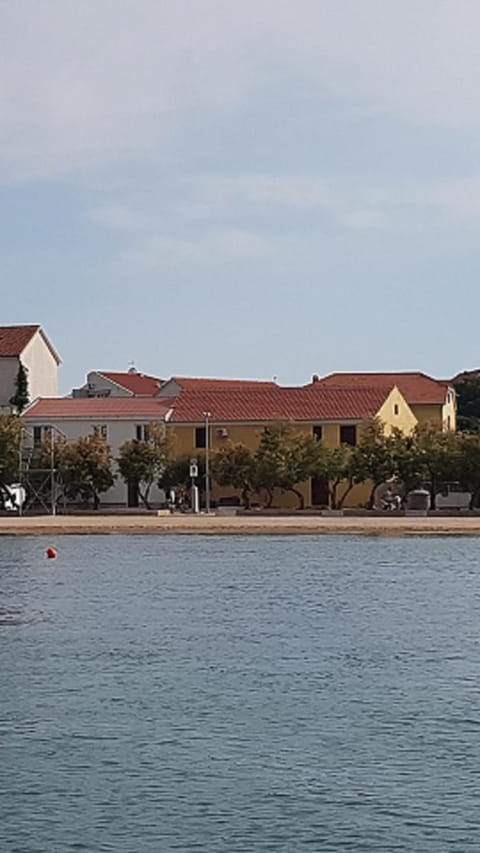 Property building, Neighbourhood