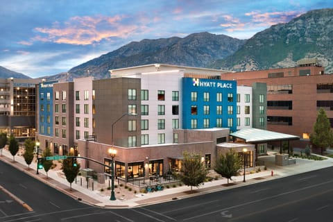 Property building, Day, City view, Mountain view, Street view, Location
