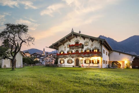 Property building, Nearby landmark, Garden view, Mountain view
