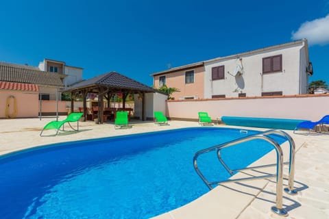 Property building, Patio, Balcony/Terrace, Seating area, Area and facilities, Swimming pool
