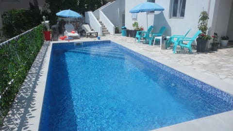 Day, Pool view, Swimming pool, sunbed