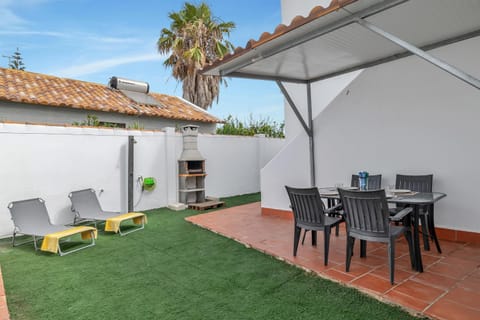 Property building, Balcony/Terrace, Living room