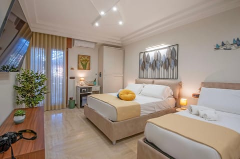 Bed, Living room, Photo of the whole room, Bedroom