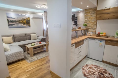 Kitchen or kitchenette, Living room