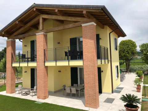 Property building, Garden, Balcony/Terrace, Garden view