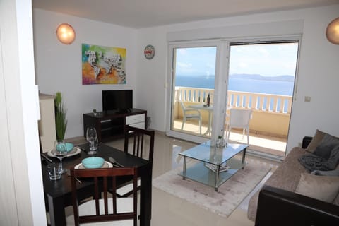 Balcony/Terrace, Living room, Seating area, Dining area, Sea view