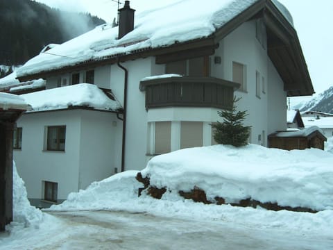 Property building, Winter