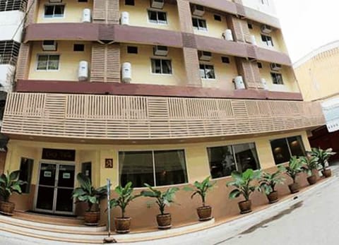 Facade/entrance