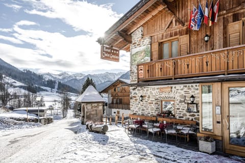 Property building, Restaurant/places to eat