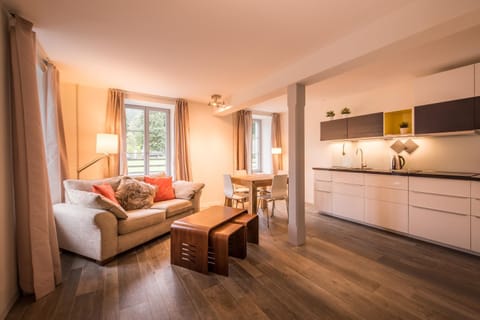 Kitchen or kitchenette, Living room