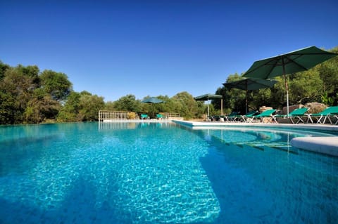 Nearby landmark, Day, Natural landscape, Swimming pool, sunbed