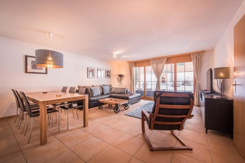 Living room, Seating area, Dining area