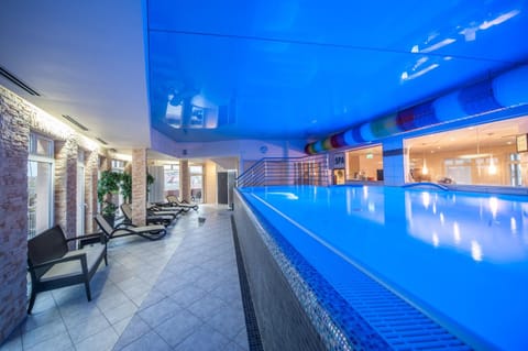 Spa and wellness centre/facilities, Pool view, Swimming pool, sunbed