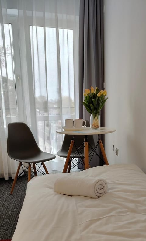 Bed, Photo of the whole room, Seating area
