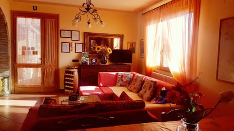 Communal lounge/ TV room