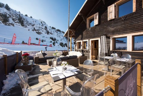 Property building, Restaurant/places to eat, Restaurant/places to eat, Facade/entrance, Day, Natural landscape, Winter, Ski School, Skiing, Skiing, View (from property/room), View (from property/room), Balcony/Terrace, Balcony/Terrace, Living room, Seating area, Lake view, Mountain view, VIP, VIP