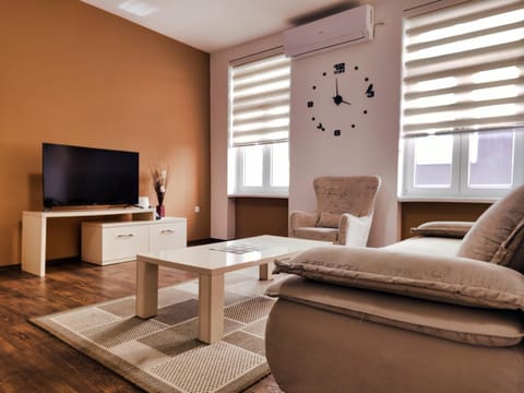 TV and multimedia, Living room, Seating area, furniture